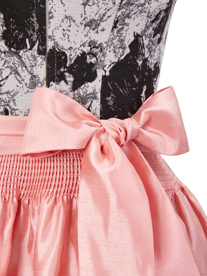 Schwarz mit Herz-Ausschnittund  Traditionell Dirndl