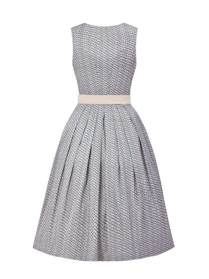 Blau mit Herz-Ausschnittund  Raffiniert Dirndl